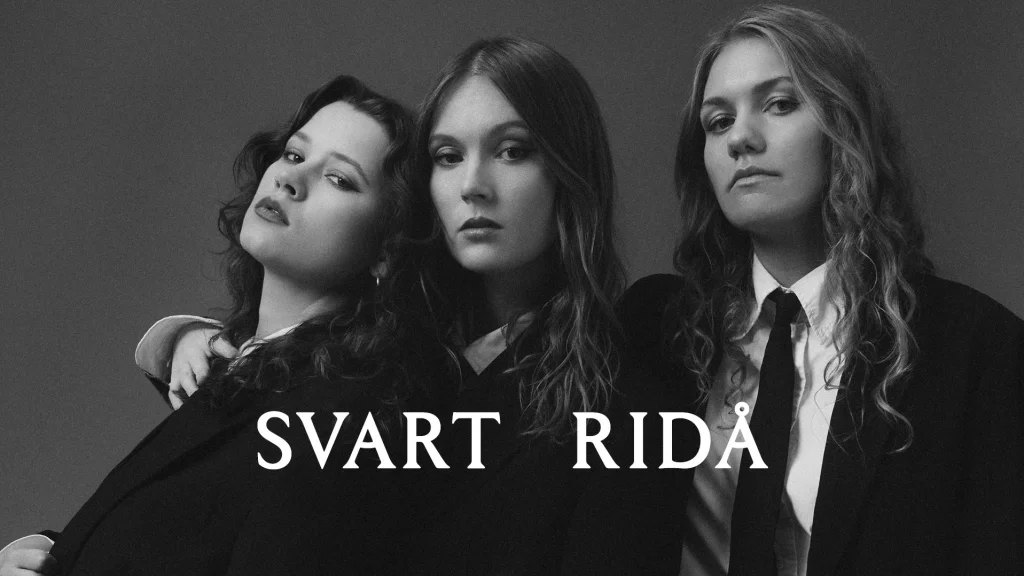 Svart Ridå
